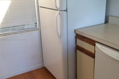 Apartamento en alquiler en Sunrise, Florida, 1 dormitorio, 70.05 m2 № 1984033 - foto 12