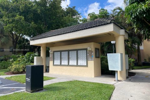 Apartamento en alquiler en Sunrise, Florida, 1 dormitorio, 70.05 m2 № 1984033 - foto 17