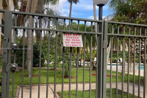 Apartamento en alquiler en Sunrise, Florida, 1 dormitorio, 70.05 m2 № 1984033 - foto 18