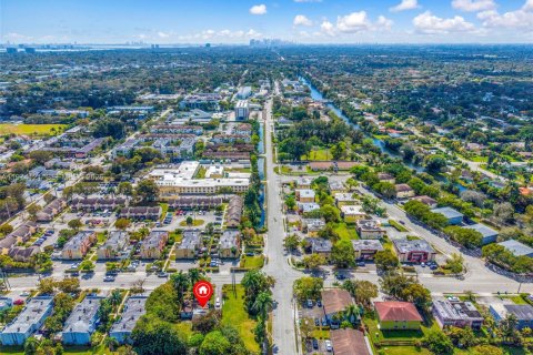 Propiedad comercial en venta en Miami, Florida № 2040858 - foto 19