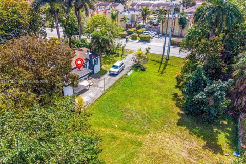 Propiedad comercial en venta en Miami, Florida № 2040858 - foto 16