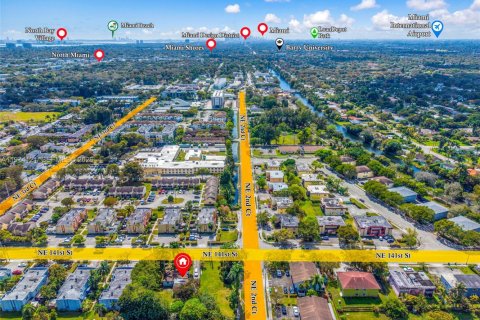 Propiedad comercial en venta en Miami, Florida № 2040858 - foto 20