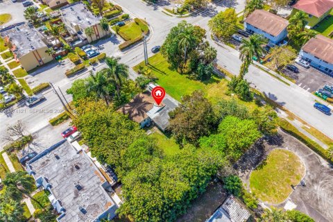 Propiedad comercial en venta en Miami, Florida № 2040858 - foto 18