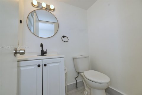 Condo in North Miami Beach, Florida, 1 bedroom  № 2015401 - photo 6