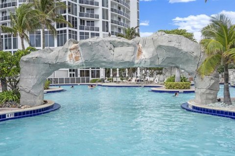 Condominio en venta en Sunny Isles Beach, Florida, 42.46 m2 № 1875196 - foto 12
