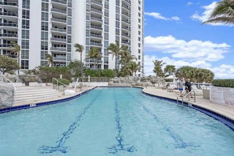 Condominio en venta en Sunny Isles Beach, Florida, 42.46 m2 № 1875196 - foto 14