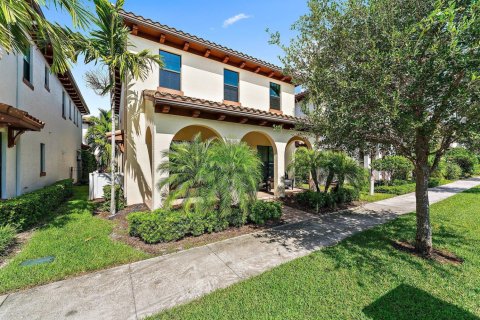 House in Palm Beach Gardens, Florida 5 bedrooms, 371.24 sq.m. № 2086782 - photo 2