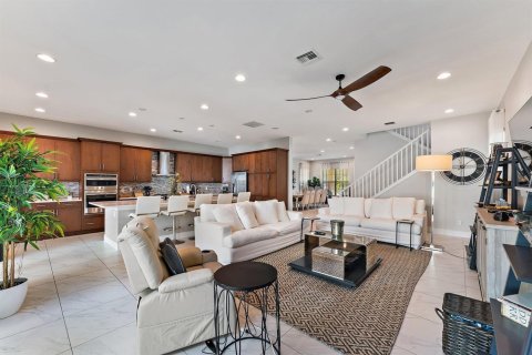 House in Palm Beach Gardens, Florida 5 bedrooms, 371.24 sq.m. № 2086782 - photo 16