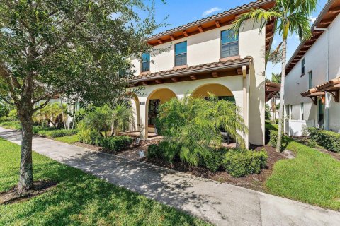 House in Palm Beach Gardens, Florida 5 bedrooms, 371.24 sq.m. № 2086782 - photo 3