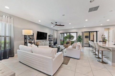 House in Palm Beach Gardens, Florida 5 bedrooms, 371.24 sq.m. № 2086782 - photo 12