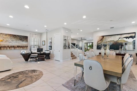 House in Palm Beach Gardens, Florida 5 bedrooms, 371.24 sq.m. № 2086782 - photo 10