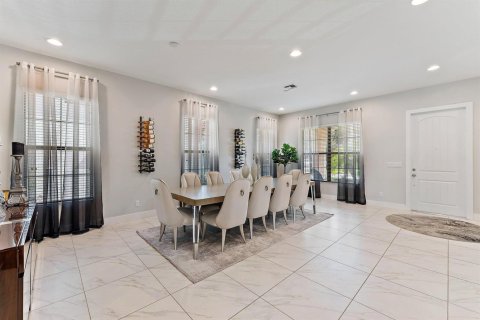 House in Palm Beach Gardens, Florida 5 bedrooms, 371.24 sq.m. № 2086782 - photo 11
