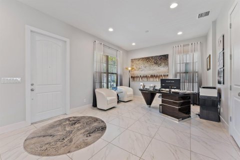 House in Palm Beach Gardens, Florida 5 bedrooms, 371.24 sq.m. № 2086782 - photo 7