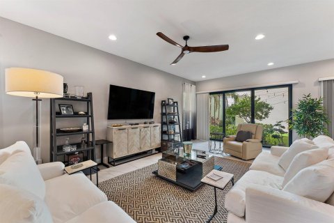House in Palm Beach Gardens, Florida 5 bedrooms, 371.24 sq.m. № 2086782 - photo 13