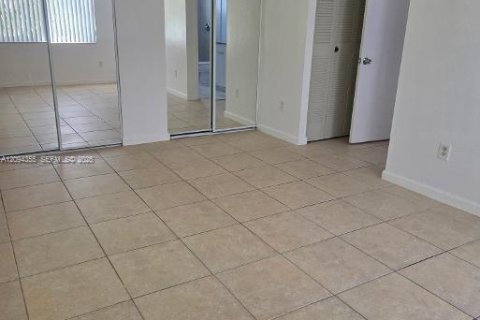 Copropriété à louer à Miami, Floride: 2 chambres, 84.73 m2 № 2390061 - photo 11
