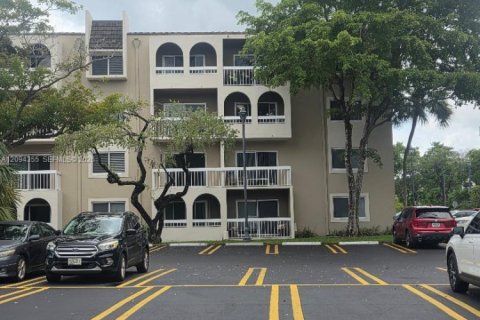 Copropriété à louer à Miami, Floride: 2 chambres, 84.73 m2 № 2390061 - photo 2