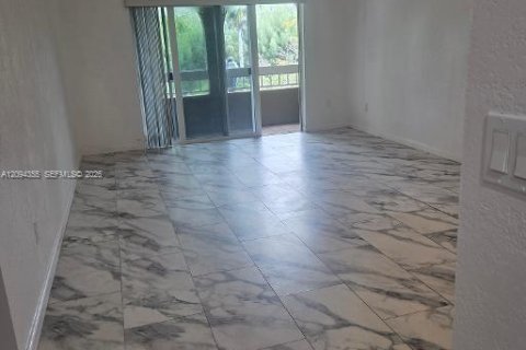 Copropriété à louer à Miami, Floride: 2 chambres, 84.73 m2 № 2390061 - photo 8
