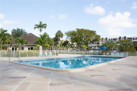 Copropriété à louer à Miami, Floride: 2 chambres, 84.73 m2 № 2390061 - photo 13