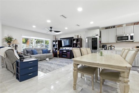 Casa en venta en Pinellas Park, Florida, 2 dormitorios, 111.11 m2 № 1876793 - foto 8