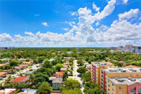 Condo in Miami, Florida, 2 bedrooms  № 1738398 - photo 13