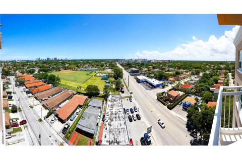 Condo in Miami, Florida, 2 bedrooms  № 1738398 - photo 11