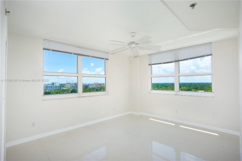 Condo in Miami, Florida, 2 bedrooms  № 1738398 - photo 7