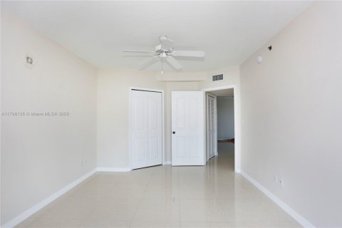 Condo in Miami, Florida, 2 bedrooms  № 1738398 - photo 5