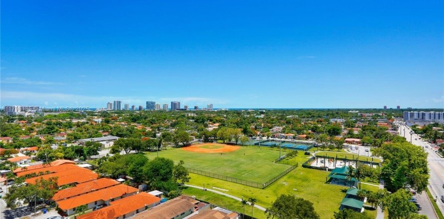 Condo in Miami, Florida, 2 bedrooms № 1738398