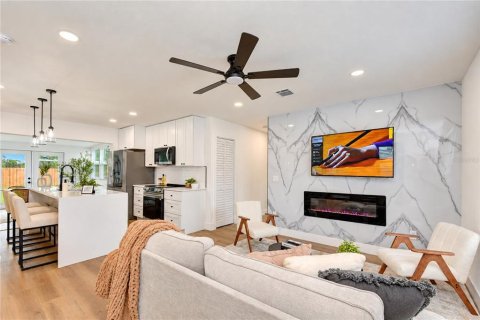 Villa ou maison à vendre à Tampa, Floride: 2 chambres, 97.18 m2 № 2408446 - photo 18