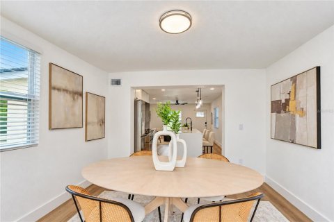 Villa ou maison à vendre à Tampa, Floride: 2 chambres, 97.18 m2 № 2408446 - photo 28