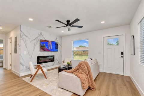 Villa ou maison à vendre à Tampa, Floride: 2 chambres, 97.18 m2 № 2408446 - photo 10
