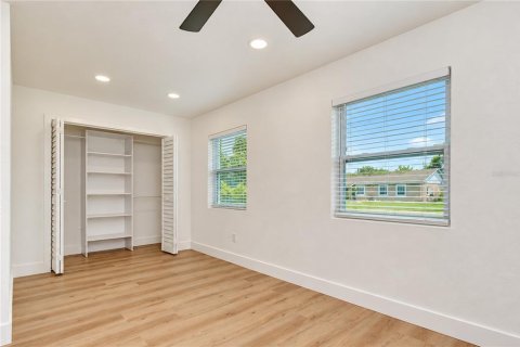 Villa ou maison à vendre à Tampa, Floride: 2 chambres, 97.18 m2 № 2408446 - photo 29