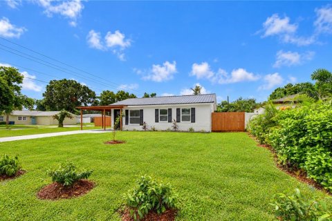 Villa ou maison à vendre à Tampa, Floride: 2 chambres, 97.18 m2 № 2408446 - photo 6