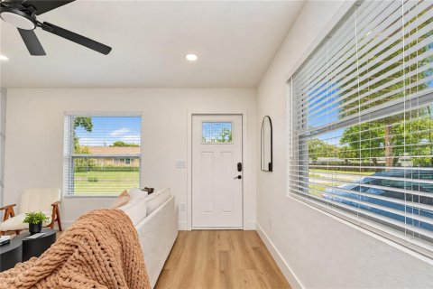 Villa ou maison à vendre à Tampa, Floride: 2 chambres, 97.18 m2 № 2408446 - photo 9