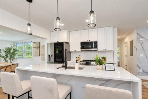Villa ou maison à vendre à Tampa, Floride: 2 chambres, 97.18 m2 № 2408446 - photo 19