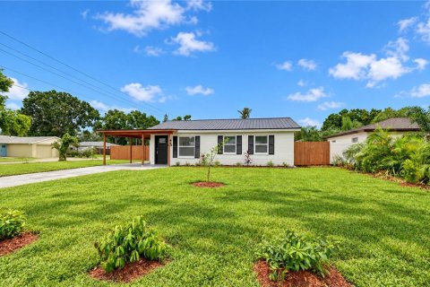 Villa ou maison à vendre à Tampa, Floride: 2 chambres, 97.18 m2 № 2408446 - photo 4