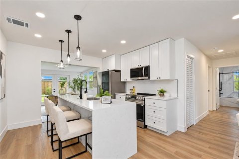 Villa ou maison à vendre à Tampa, Floride: 2 chambres, 97.18 m2 № 2408446 - photo 15