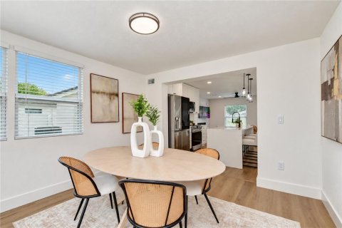 Villa ou maison à vendre à Tampa, Floride: 2 chambres, 97.18 m2 № 2408446 - photo 27