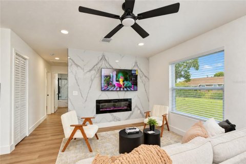 Villa ou maison à vendre à Tampa, Floride: 2 chambres, 97.18 m2 № 2408446 - photo 16