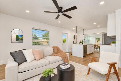 Villa ou maison à vendre à Tampa, Floride: 2 chambres, 97.18 m2 № 2408446 - photo 12