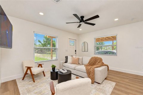 Villa ou maison à vendre à Tampa, Floride: 2 chambres, 97.18 m2 № 2408446 - photo 13