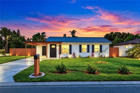 Villa ou maison à Tampa, Floride 2 chambres, 97.18 m2 № 2408446