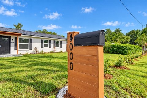 Villa ou maison à vendre à Tampa, Floride: 2 chambres, 97.18 m2 № 2408446 - photo 3