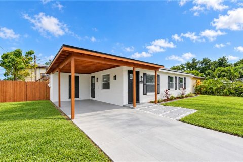 Villa ou maison à vendre à Tampa, Floride: 2 chambres, 97.18 m2 № 2408446 - photo 7