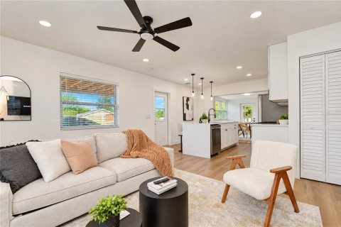Villa ou maison à vendre à Tampa, Floride: 2 chambres, 97.18 m2 № 2408446 - photo 14