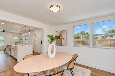 Villa ou maison à vendre à Tampa, Floride: 2 chambres, 97.18 m2 № 2408446 - photo 30