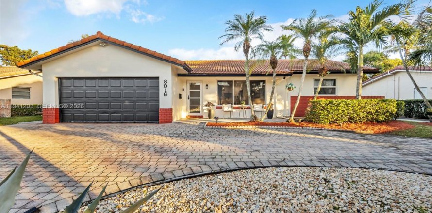 Casa en Coral Springs, Florida 3 dormitorios, 140.47 m2 № 1999448