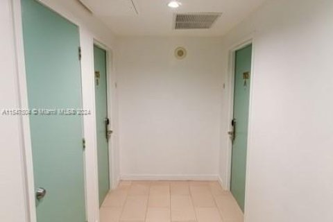 Copropriété à vendre à Sunny Isles Beach, Floride: 2 chambres, 84.36 m2 № 2046419 - photo 27