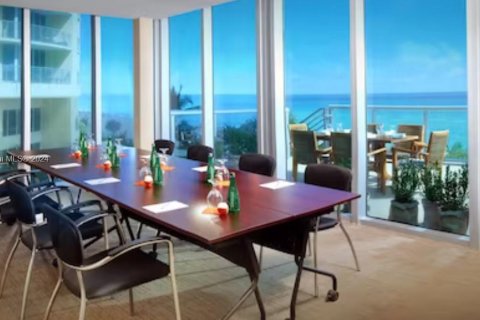 Copropriété à vendre à Sunny Isles Beach, Floride: 2 chambres, 84.36 m2 № 2046419 - photo 15