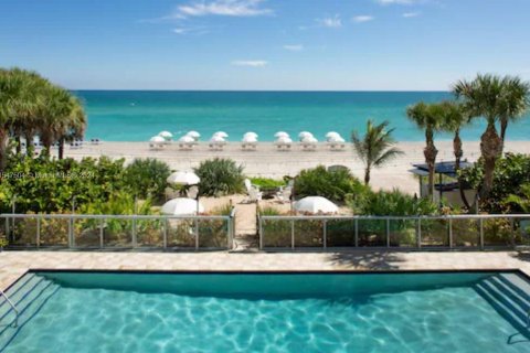 Copropriété à vendre à Sunny Isles Beach, Floride: 2 chambres, 84.36 m2 № 2046419 - photo 9